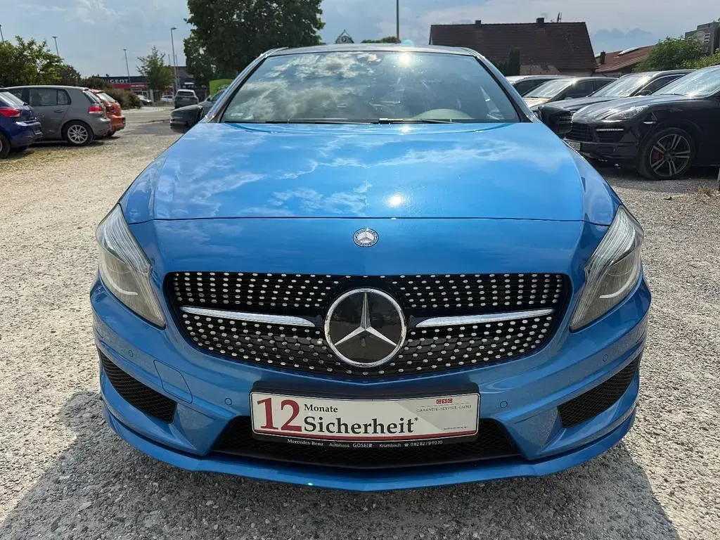 Gebraucht Mercedes A180 AMG line 122 PS (89 kW) 2015 Blau Kleinwagen