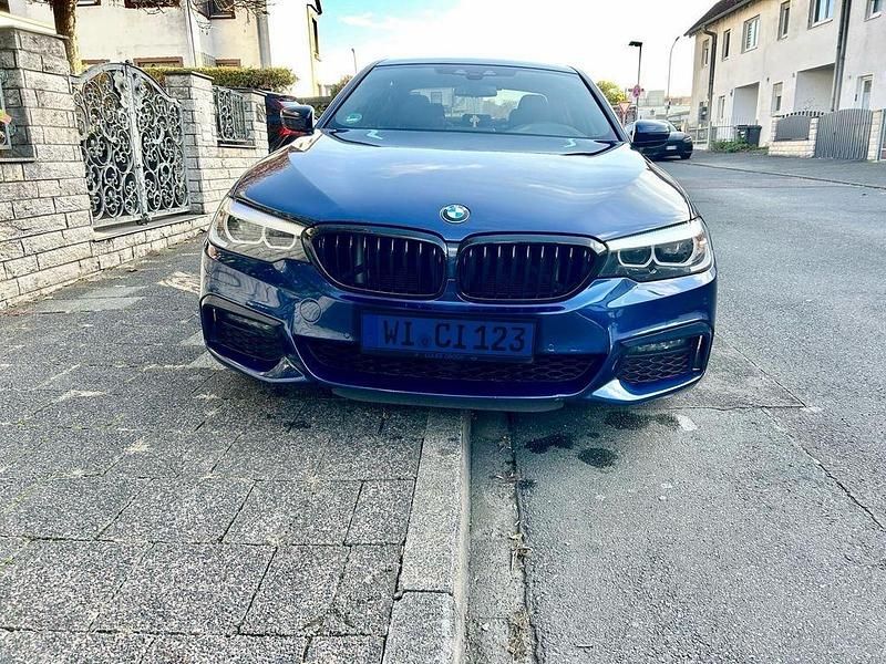 Blau Gebraucht 2018 BMW 520 M Sport Limousine | 21.900 € (Fairer Preis) - Bild 1/4