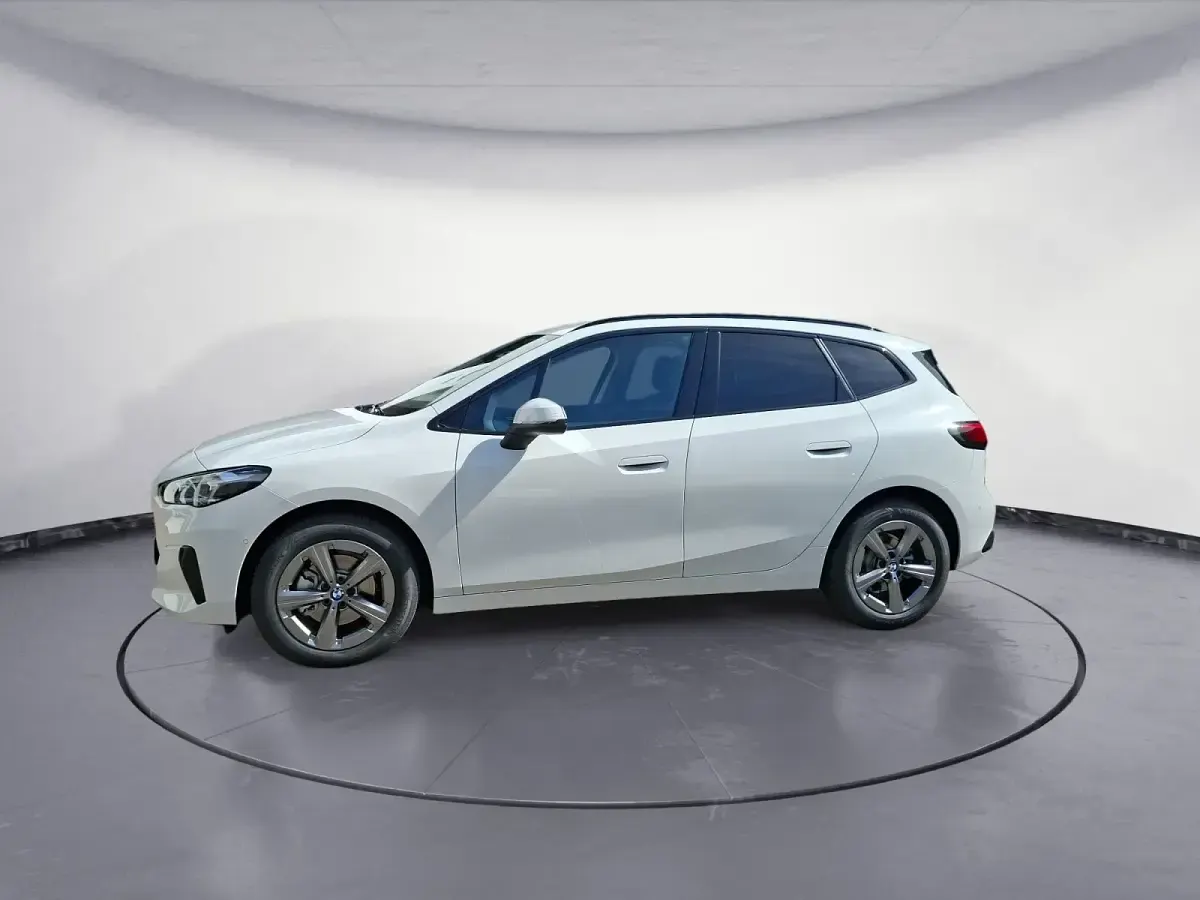 Neu BMW 218 Active Tourer 136 PS (100 kW) 2026 Weiß Van / Kleinbus