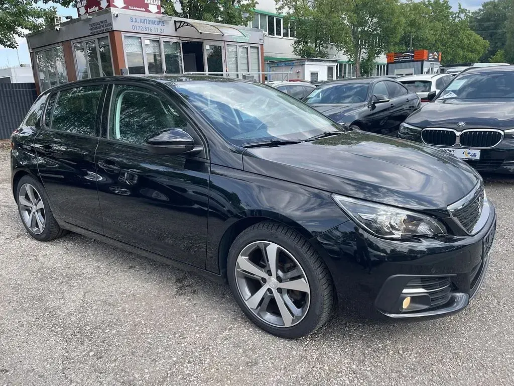 Gebraucht Peugeot 308 131 PS (96 kW) 2018 Schwarz Limousine