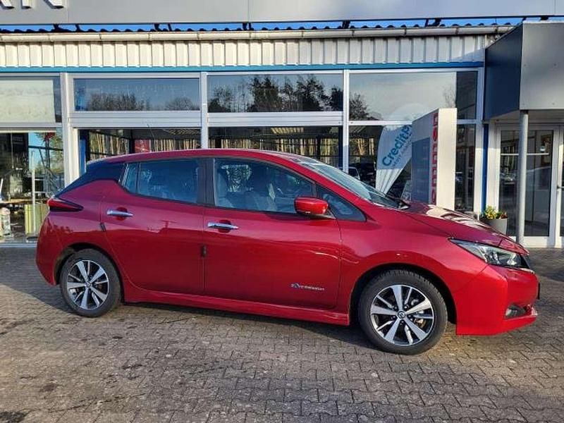 Gebraucht Nissan Leaf Acenta 110 kW (150 PS) 2020 Rot Kleinwagen