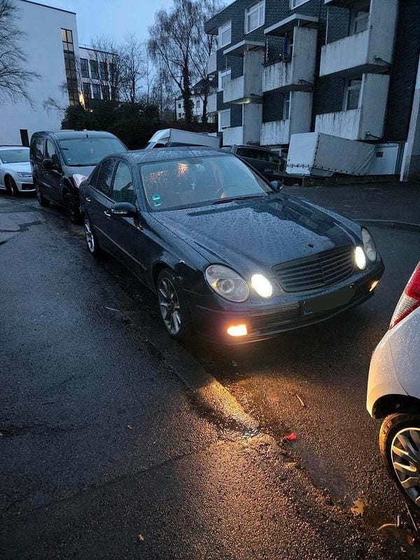 Gebraucht Mercedes E220 150 PS (110 kW) 2003 Limousine