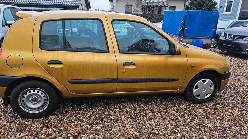 Gebraucht Renault Clio II 75 PS (55 kW) 1998 Gold Limousine