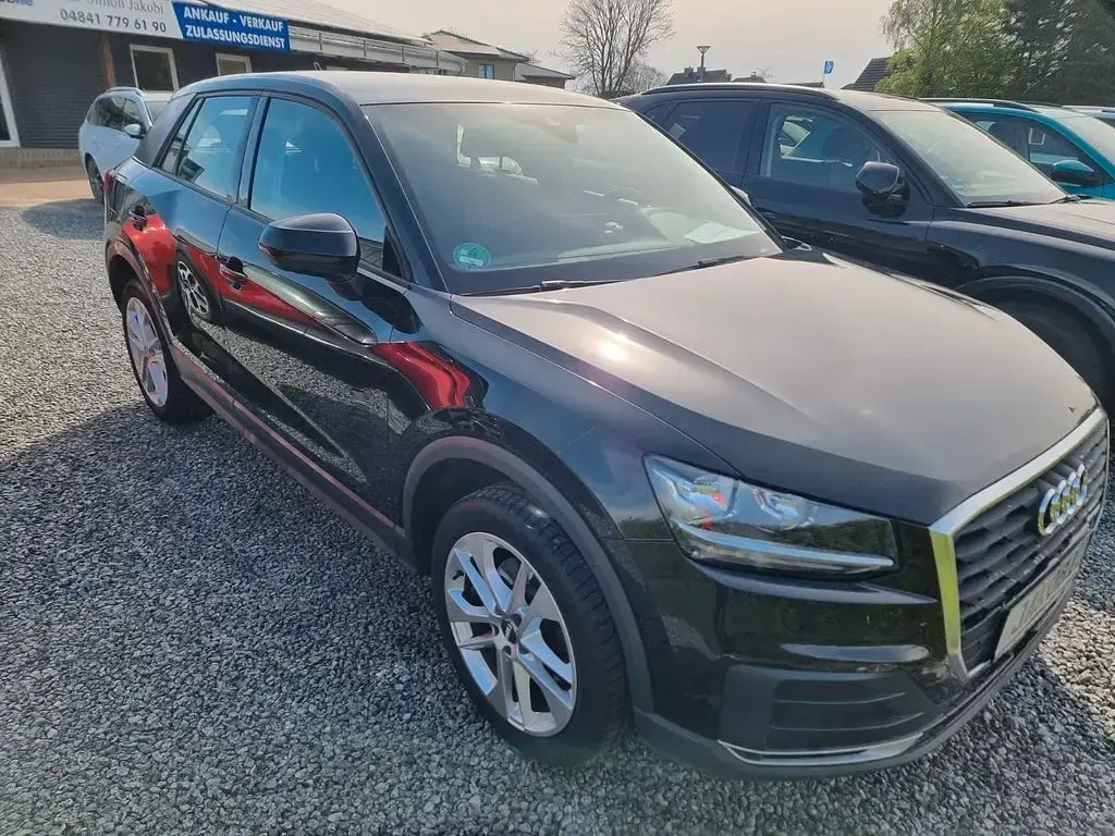 Używany Audi Q2 Ambiente 150 KM (110 kW) 2016 Czarny SUV