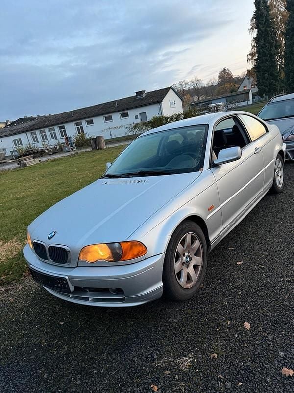 Silber Gebraucht 2002 BMW 318 Coupé | 2.750 € (Guter Preis) - Bild 1/4