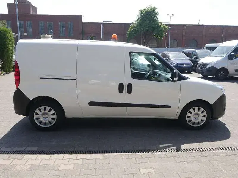 Gebraucht Opel Combo 105 PS (77 kW) 2016 Weiß Van / Kleinbus