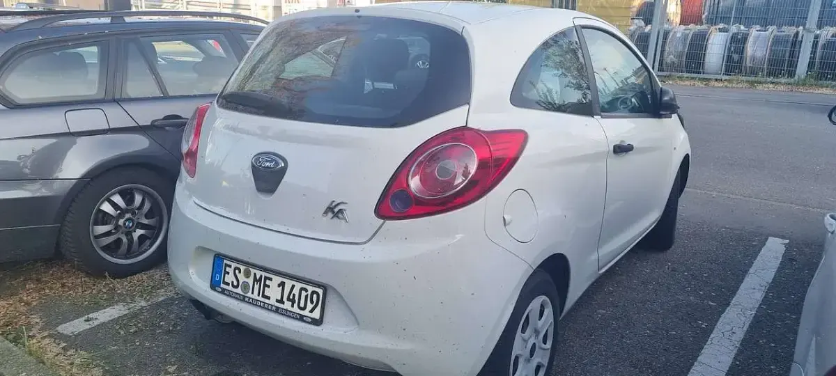 Gebraucht Ford Ka Trend 69 PS (50 kW) 2013 Weiß Kleinwagen