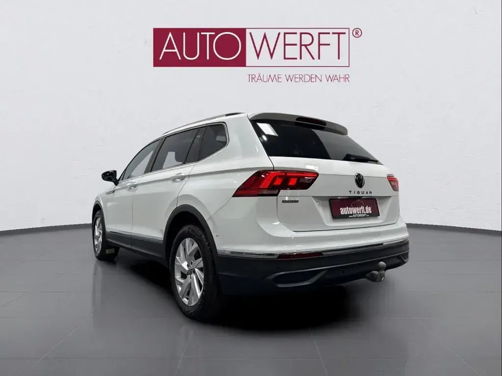 Gebraucht VW Tiguan Allspace Life 150 PS (110 kW) 2024 Weiss SUV