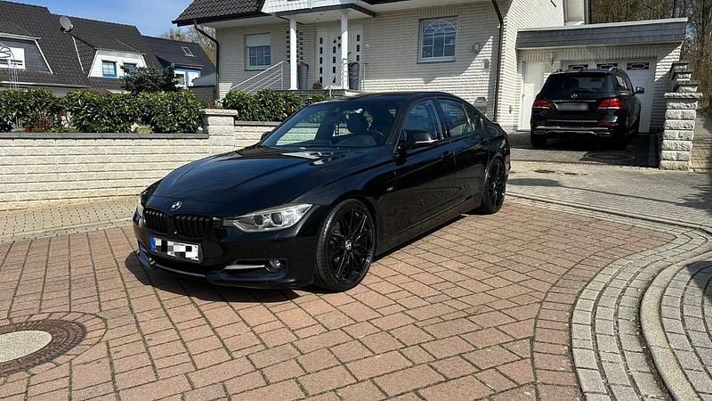 Gebraucht BMW 320 Sport Line 184 PS (135 kW) 2012 Schwarz Limousine