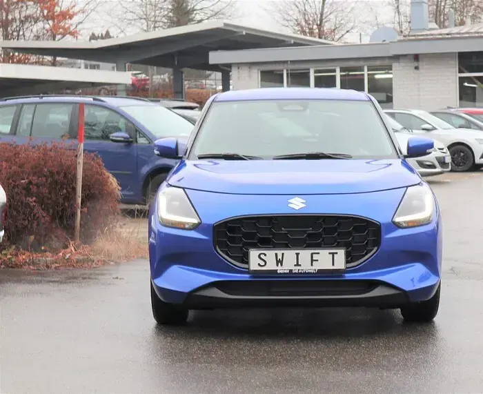 Gebraucht Suzuki Swift Comfort 83 PS (61 kW) 2025 Frontier blue pearl metallic Kleinwagen