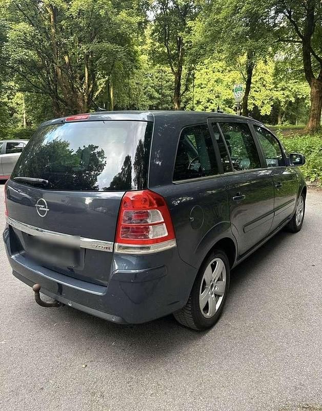 Gebraucht Opel Zafira Edition 125 PS (91 kW) 2010 Van / Kleinbus