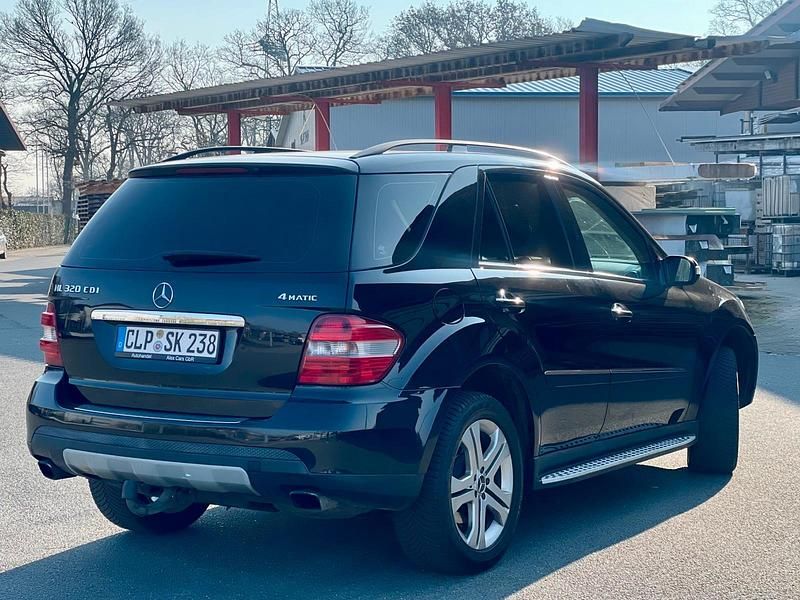 Gebraucht Mercedes ML320 224 PS (164 kW) 2007 Schwarz SUV