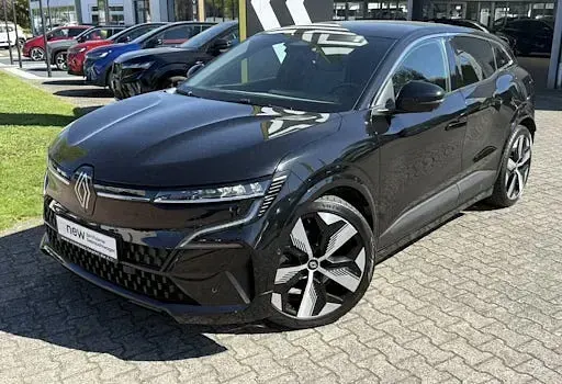 Używany Renault Megane E-Tech Komfort 161 kW (220 KM) 2023 Czarny Sedan/Limuzyna