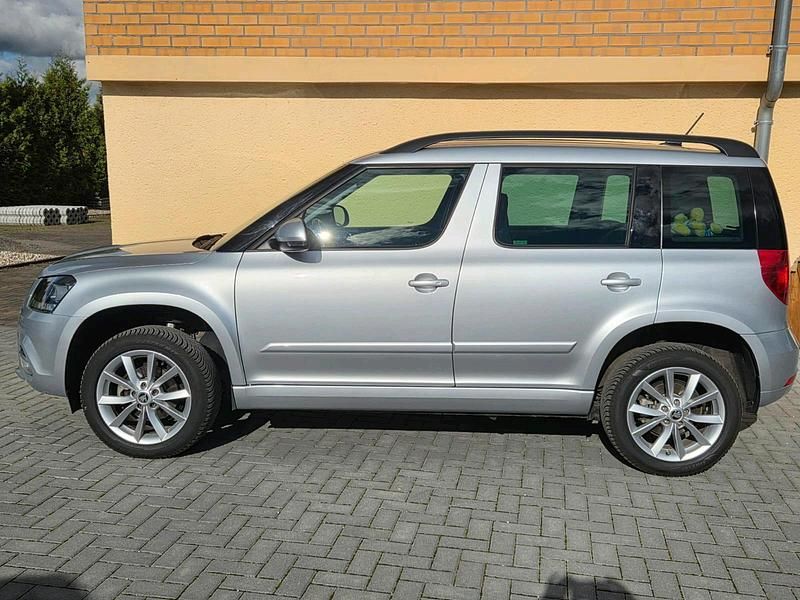 Silber Gebraucht 2014 Skoda Yeti Ambition SUV | 10.000 € (Guter Preis) - Bild 1/1