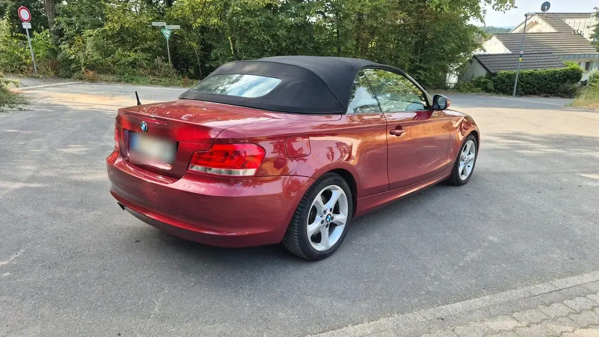 Gebraucht BMW 118 Cabriolet Sport Line 143 PS (105 kW) 2011 Rot Cabrio