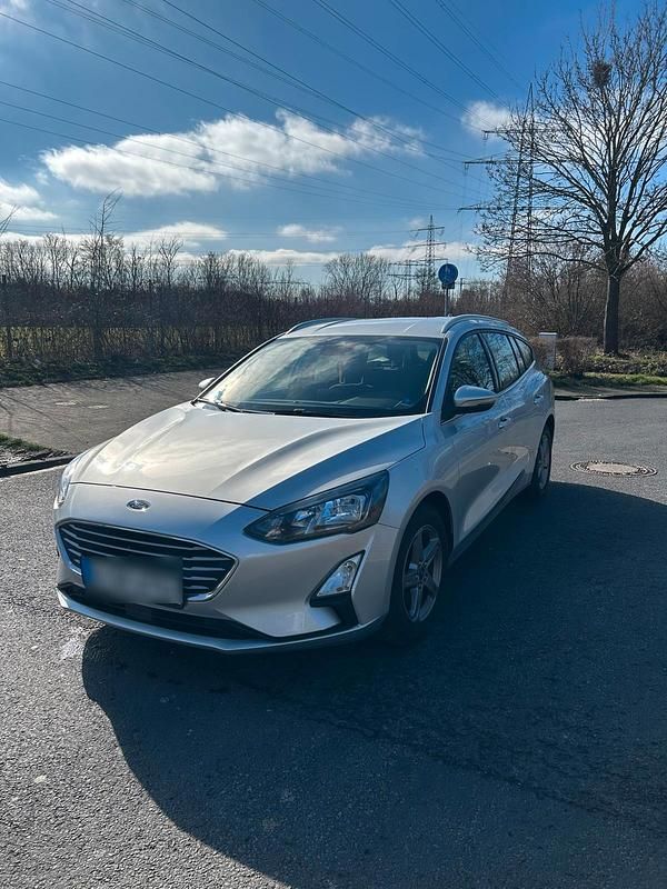 Gebraucht Ford Focus Cool & Connect 125 PS (91 kW) 2021 Silber Kombi