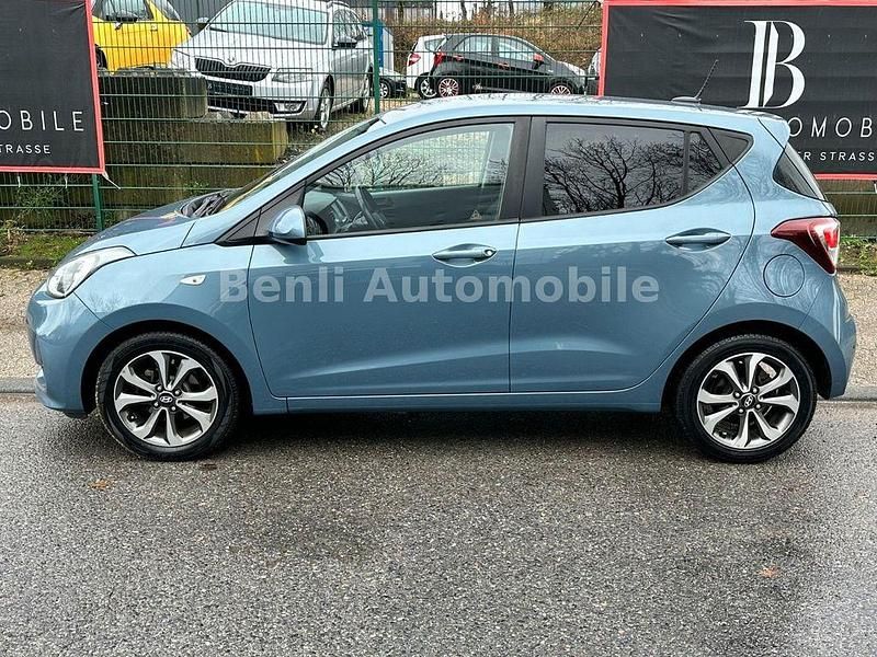 Gebraucht Hyundai i10 Passion Plus 67 PS (49 kW) 2018 Blau Kleinwagen