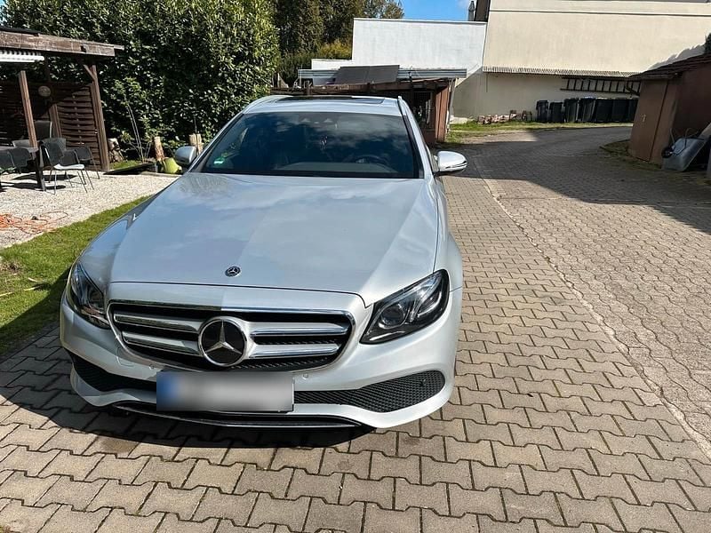 Gebraucht Mercedes E220 194 PS (142 kW) 2018 Silber Kombi