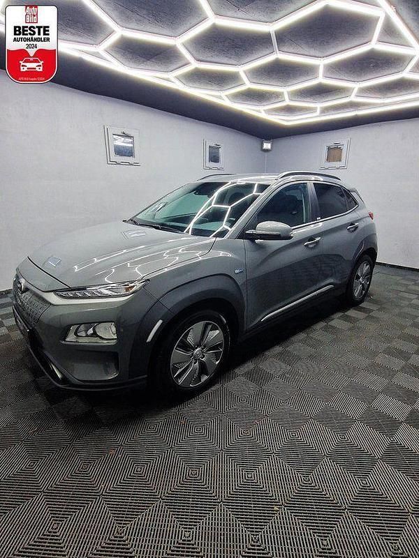 Grau Gebraucht 2020 Hyundai Kona Advantage SUV | 16.880 € (Guter Preis) - Bild 1/4