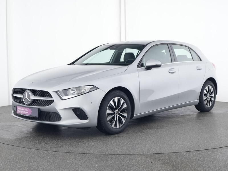 Iridium silber Gebraucht 2021 Mercedes A180 Business Limousine | 22.437 € (Superpreis) - Bild 1/4
