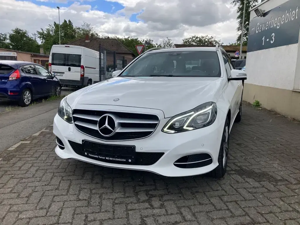 Gebraucht Mercedes E350 Avantgarde 258 PS (189 kW) 2015 Weiß Kombi