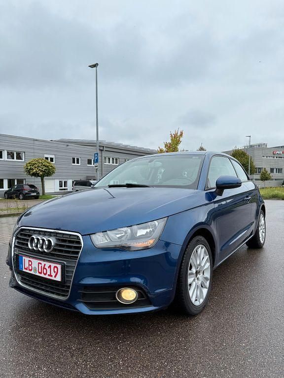 Blau Gebraucht 2011 Audi A1 Ambition Kleinwagen | 5.200 € (Superpreis) - Bild 1/4