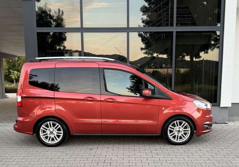 Rot Gebraucht 2014 Ford Tourneo Courier Ambiente Van / Kleinbus | 5.150 € (Fairer Preis) - Bild 1/4