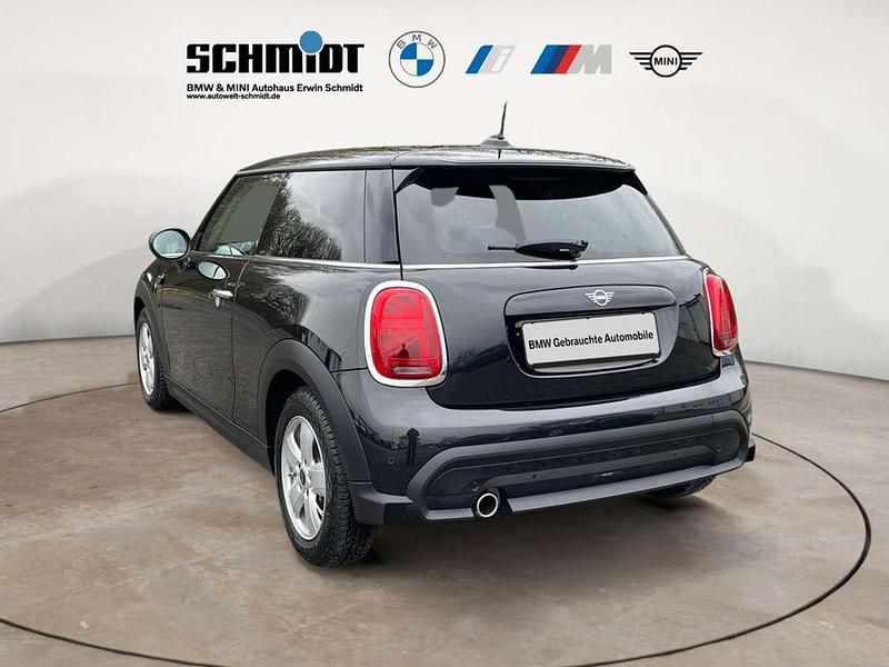 Gebraucht Mini Cooper Essential 136 PS (100 kW) 2024 Midnight black metallic Kleinwagen