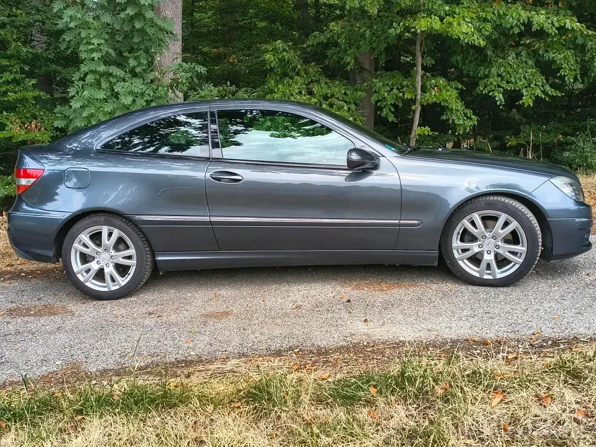 Gebraucht Mercedes CLC180 148 PS (108 kW) 2010 Grau Coupé