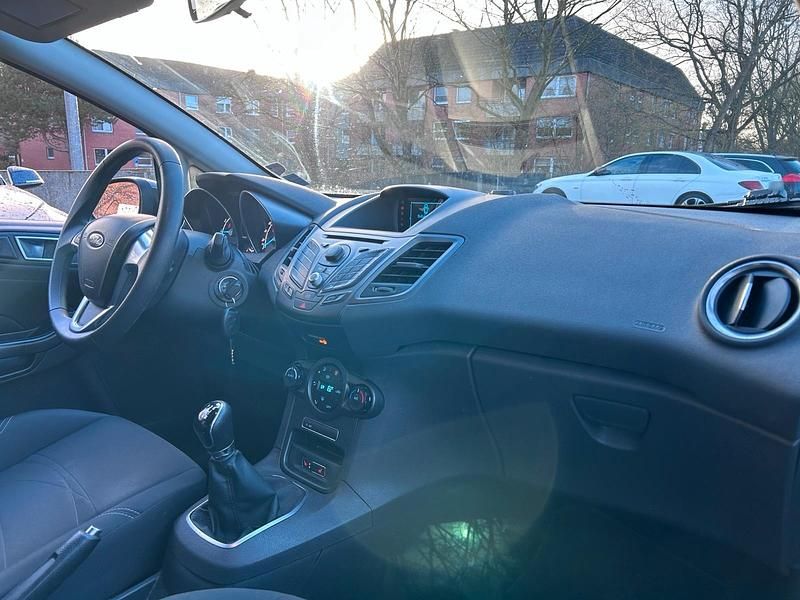 Gebraucht Ford Fiesta SYNC Edition 80 PS (58 kW) 2014 Schwarz Kleinwagen