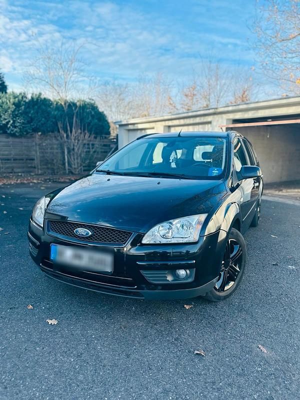 Schwarz Gebraucht 2007 Ford Focus Kombi | 1.600 € (Teuer) - Bild 1/4