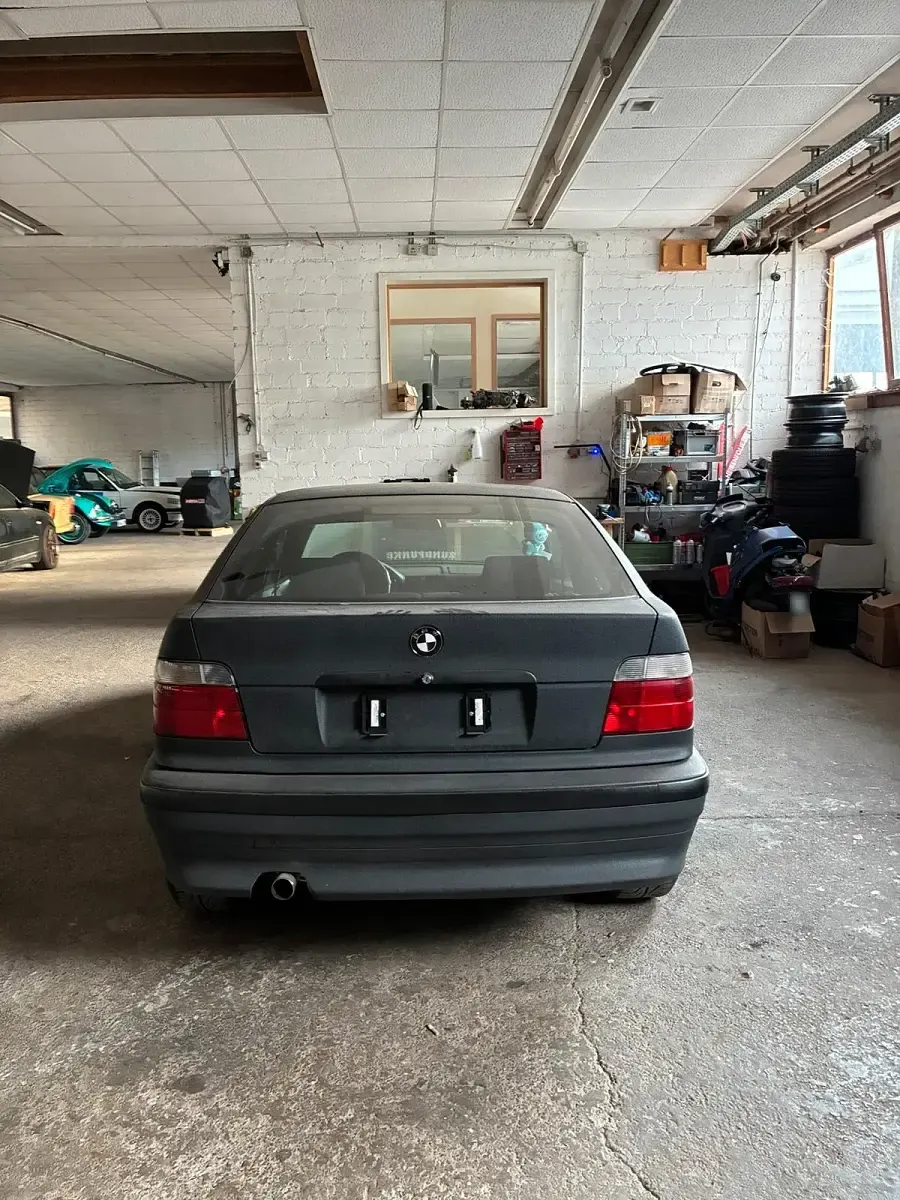 Gebraucht BMW 316 102 PS (75 kW) 1996 Schwarz Kleinwagen