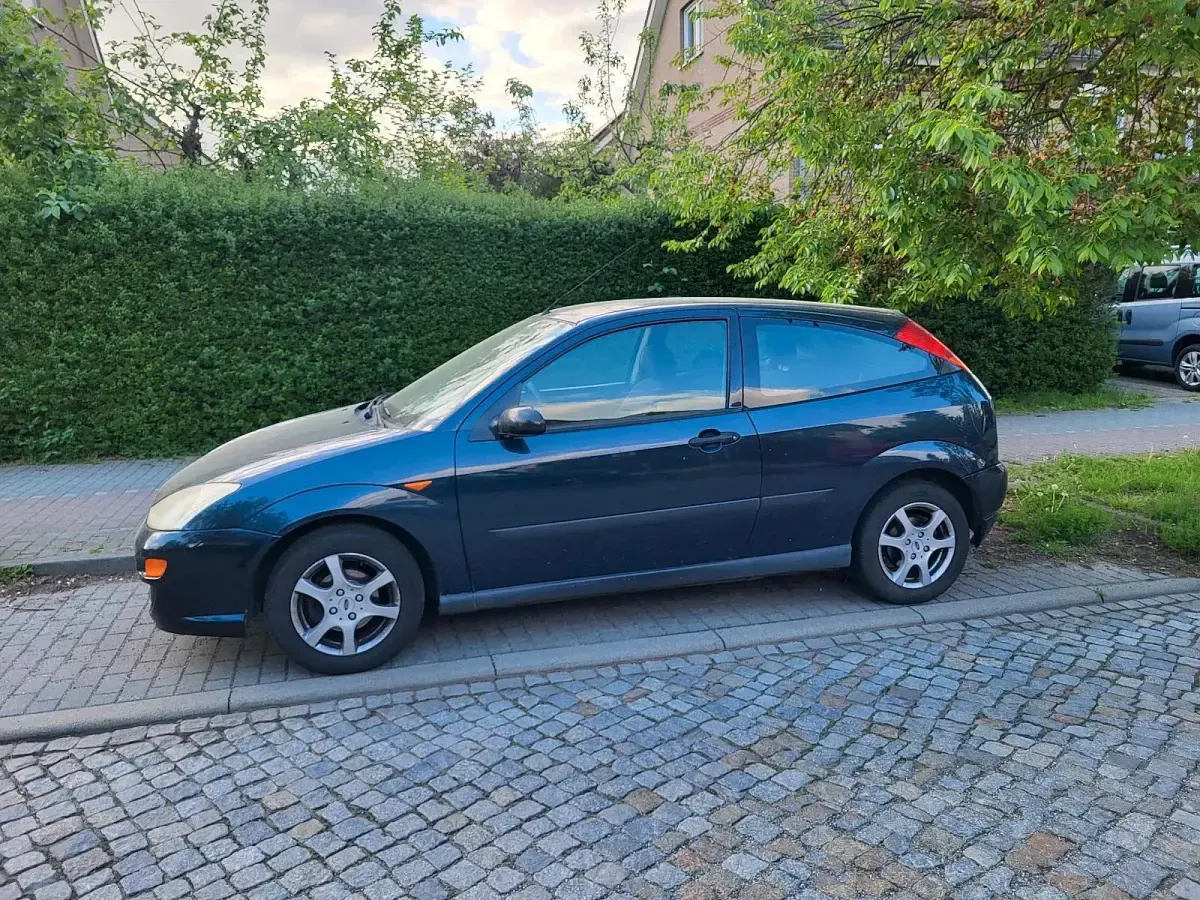 Używany Ford Focus 115 KM (84 kW) 1999 Niebieski Hatchback
