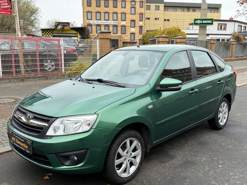 Grün Gebraucht 2017 Lada Granta Limousine | 7.490 € - Bild 1/4