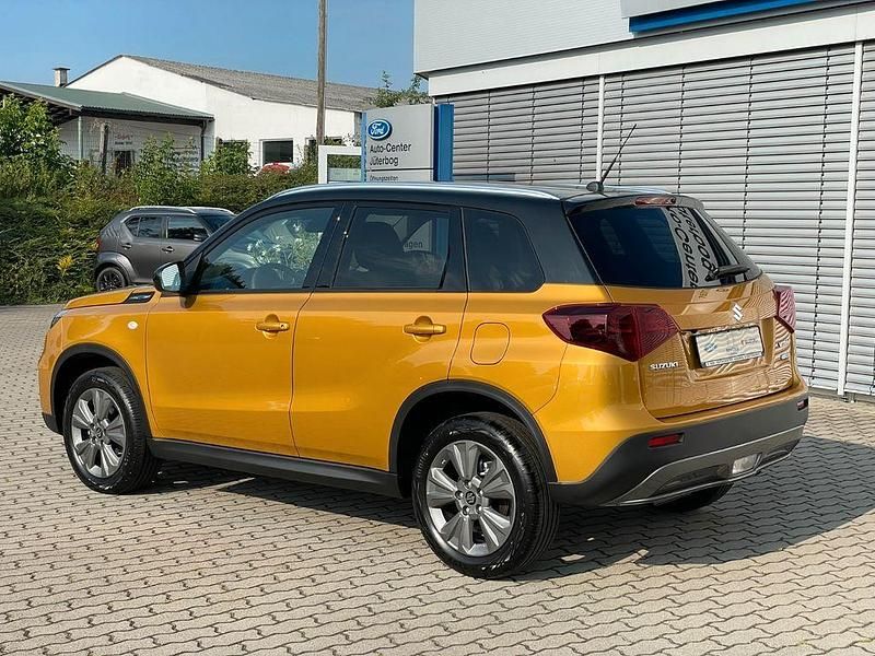 Gebraucht Suzuki Vitara Comfort 102 PS (75 kW) 2024 Gelb SUV