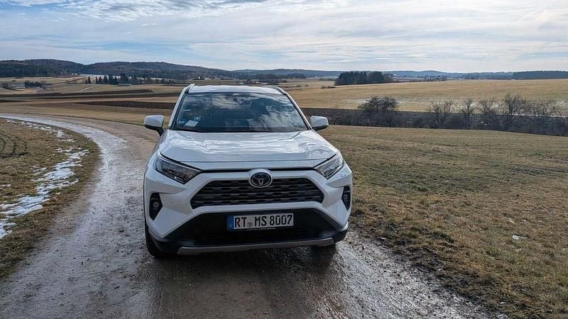 Gebraucht Toyota RAV4 Hybrid 218 PS (160 kW) 2024 Weiß SUV