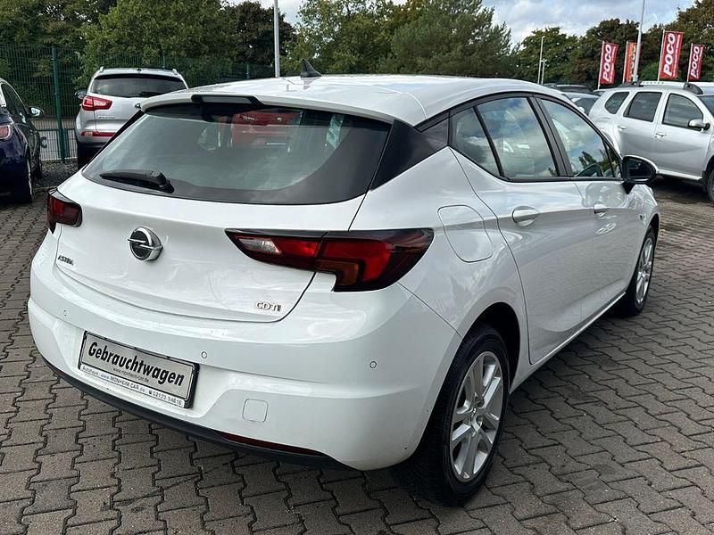 Gebraucht Opel Astra Edition 95 PS (69 kW) 2015 Weiß Limousine