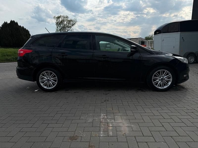 Second-hand Ford Focus 125 CP (91 kW) 2017 Negru Break