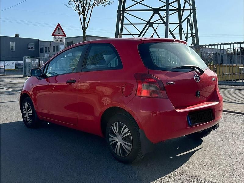 Gebraucht Toyota Yaris Cool 69 PS (50 kW) 2007 Rot Kleinwagen