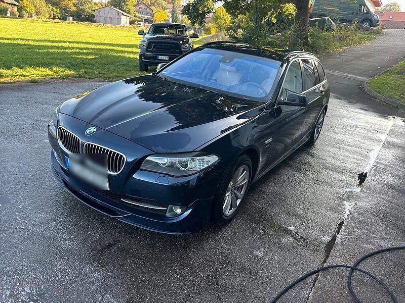 Blau Gebraucht 2012 BMW 535 Kombi | 14.900 € (Fairer Preis) - Bild 1/4