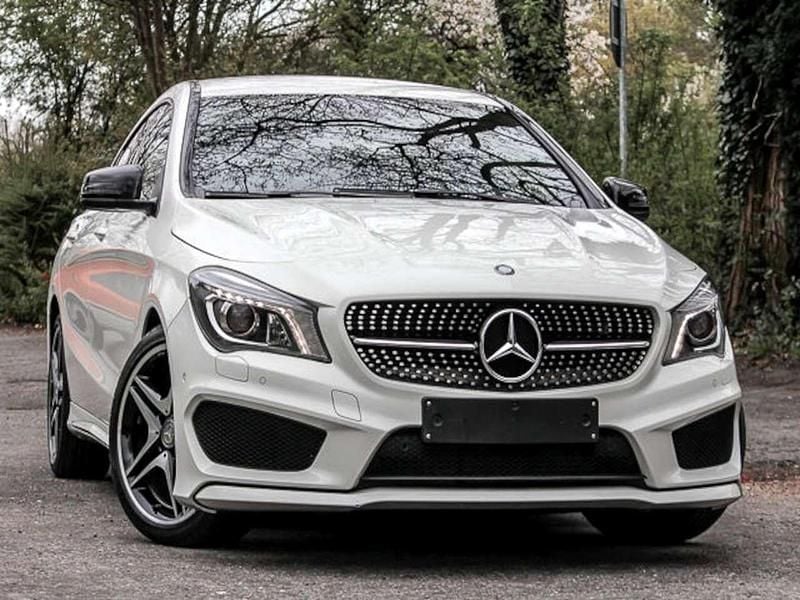 Weiß Gebraucht 2014 Mercedes CLA200 AMG line Coupé | 12.250 € (Superpreis) - Bild 1/4