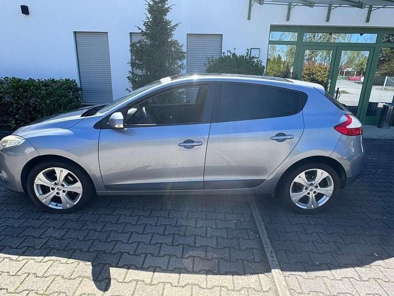 Gebraucht Renault Mégane Dynamique 110 PS (80 kW) 2009 Silber Limousine