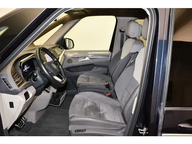 Gebraucht VW Multivan Style 150 PS (110 kW) 2023 Starlight blue metallic Van / Kleinbus