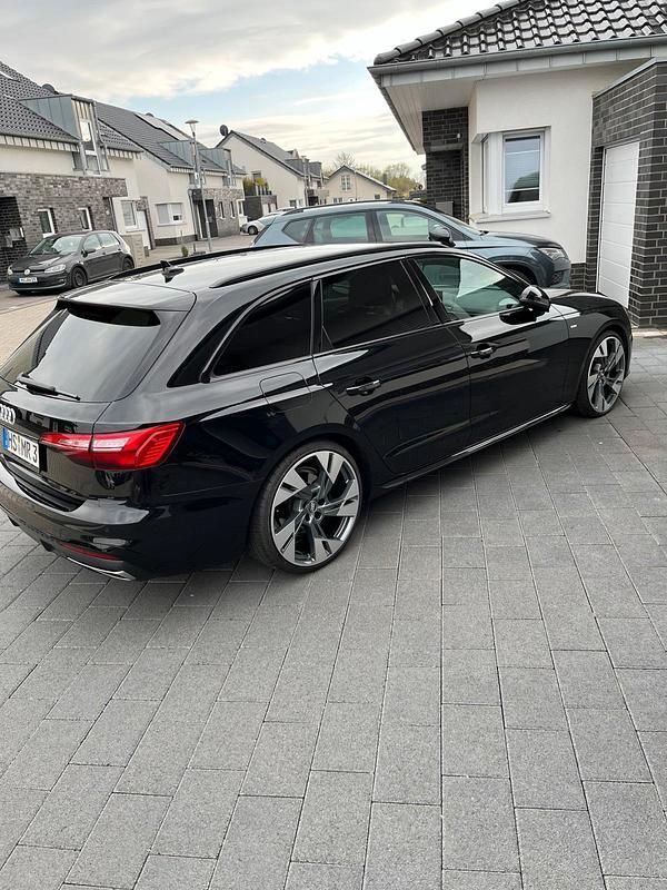 Schwarz Gebraucht 2019 Audi A4 S-Line Kombi | 22.500 € (Fairer Preis) - Bild 1/4