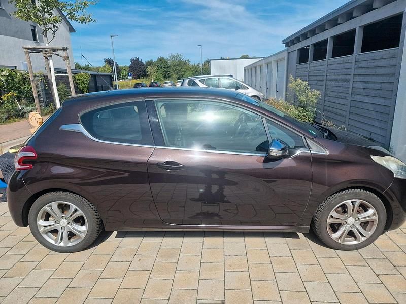 Braun Gebraucht 2013 Peugeot 208 Allure Kleinwagen | 6.300 € (Fairer Preis) - Bild 1/4