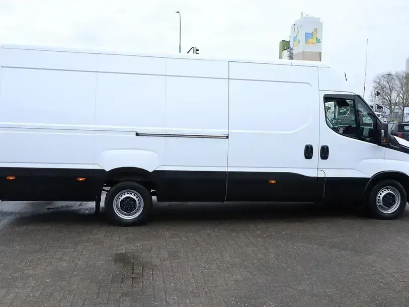 Occasion Iveco Daily 155 ch (114 kW) 2024 Blanc Berline