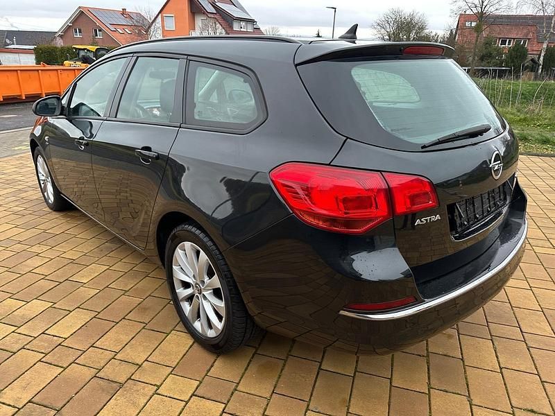 Second-hand Opel Astra 131 CP (96 kW) 2013 Negru Break