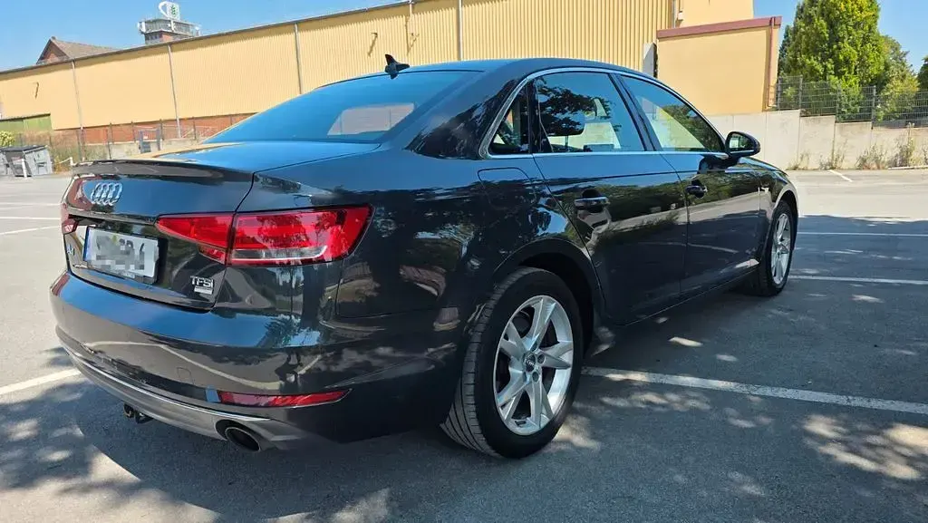 Gebraucht Audi A4 Sport 190 PS (139 kW) 2016 Grau Limousine