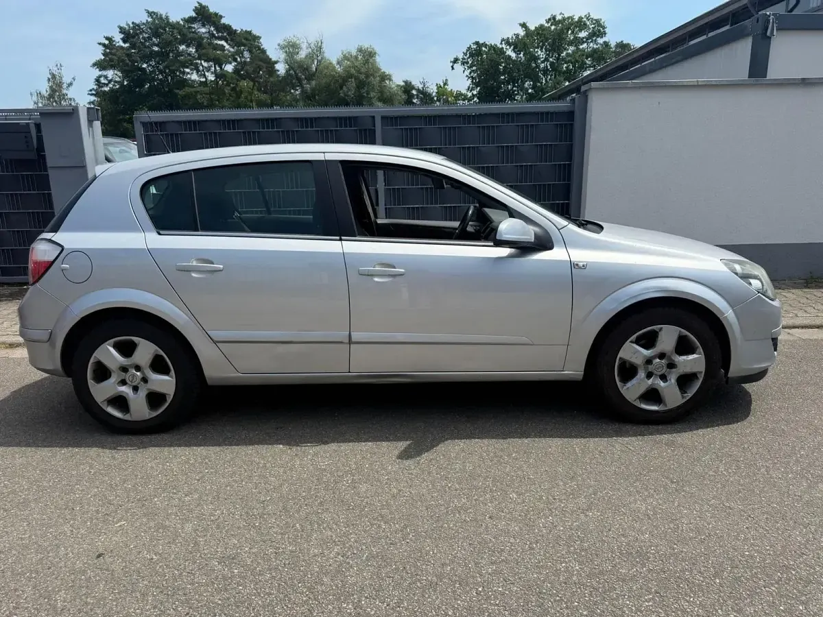 Gebraucht Opel Astra 125 PS (91 kW) 2005 Silber Limousine