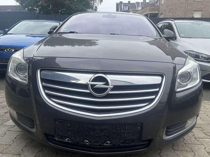 Gebraucht Opel Insignia Edition 131 PS (96 kW) 2011 Grau Limousine
